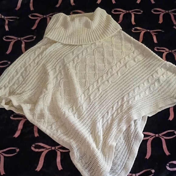 Hannah Tops - Hannah Cream Cable Knit Pullover Poncho Style Top Size L/XL EUC